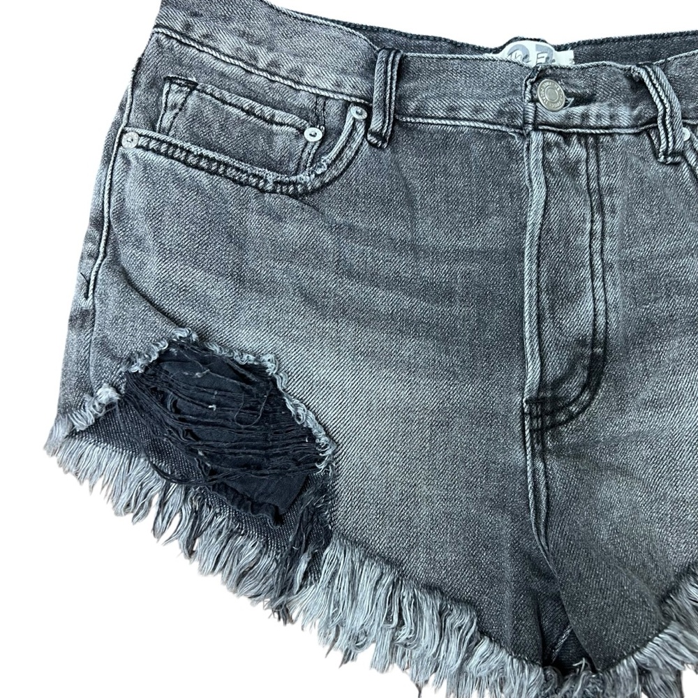 We The Free Faded Black Distressed Jean Shorts Size 27 - Picture 3 of 10
